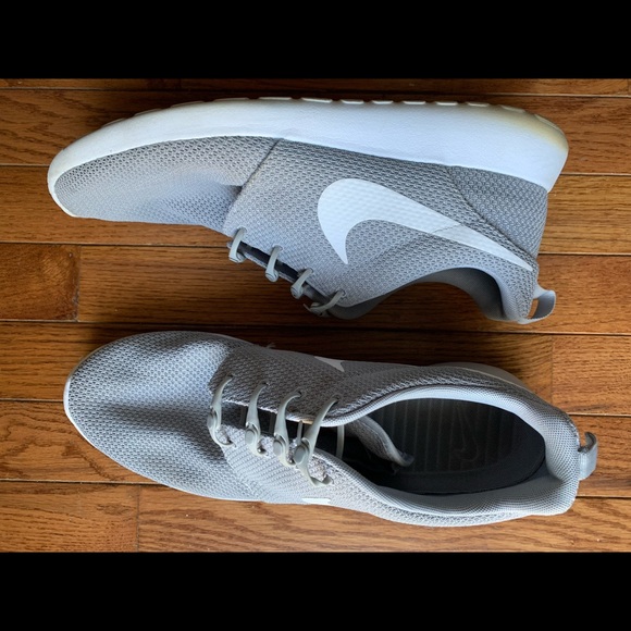 Men’s Nike Roshe running shoes - Picture 2 of 3